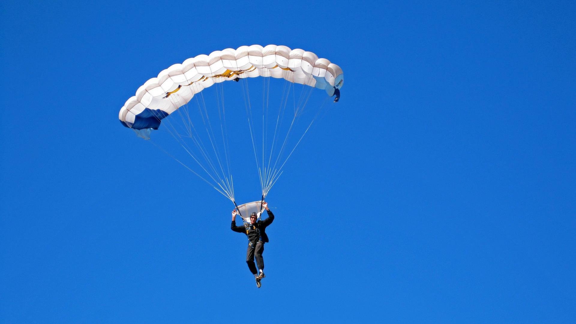 九游赛事-“豪车飙扬：性能至上的速度盛宴”，超级豪车