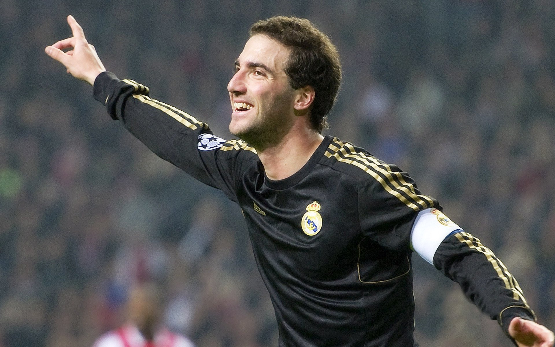 科比的“金字塔”：领悟冠军的每一个细节！，科比金色